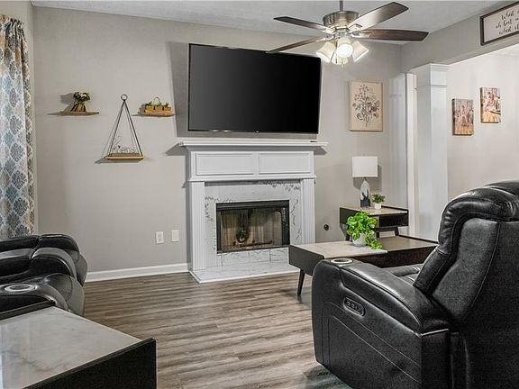 3rd image of 239 Mount Laurel Dr