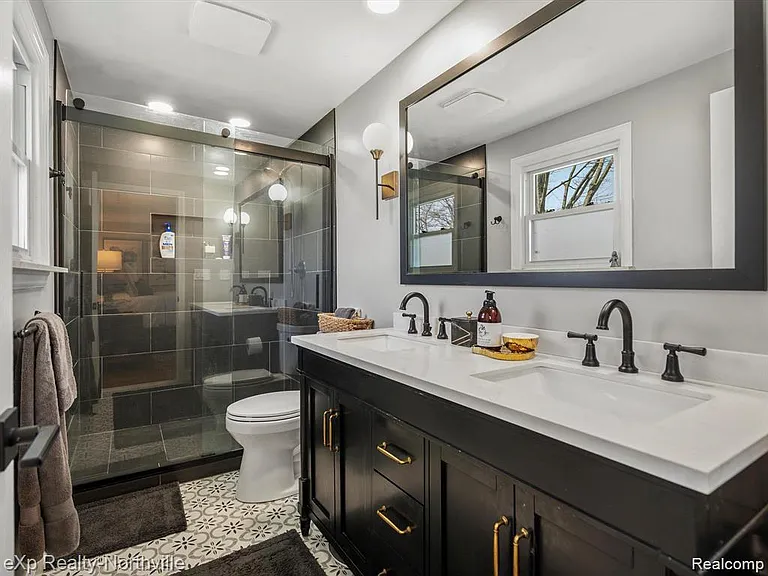 38205 Connaught Dr — Photo 39