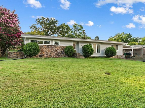 3rd image of 821 Belvoir Ter