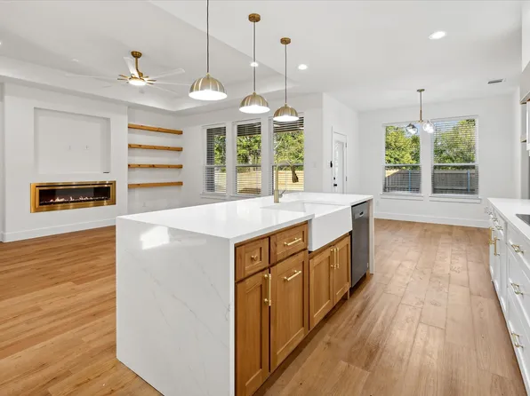 814 N Henry St, Lancaster, TX 75146