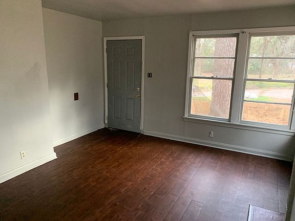 2nd image of 1326 Lawhon St
