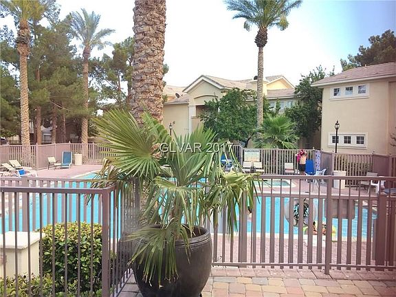 Community pool & spa area