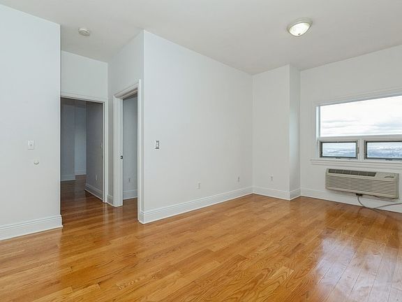 4th image of 809 22nd St APT 1405