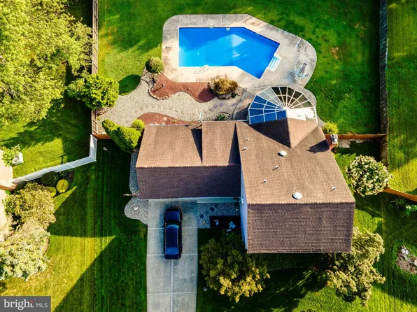 716 Carter Hill Dr, West Deptford, NJ 08066