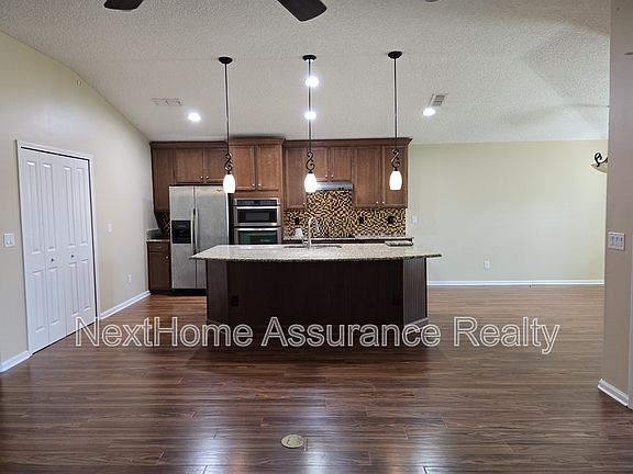 3rd image of 1004 Torry Court St