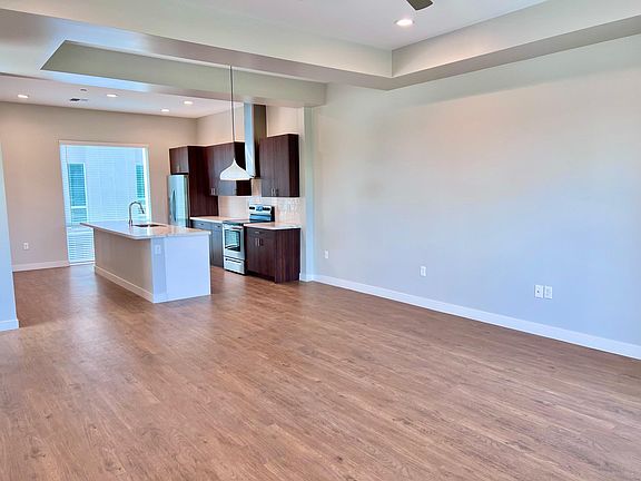 4th image of 915 E Missouri Ave #3