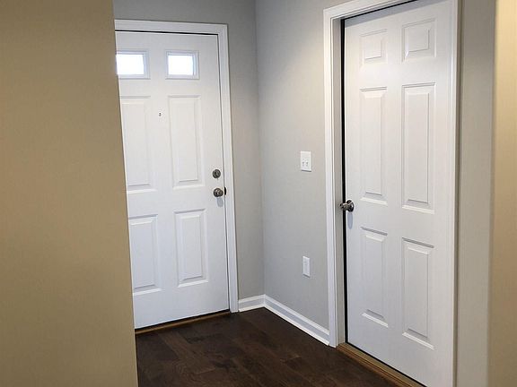 2nd image of 2060 Glade Dr SE
