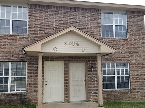 2nd image of 3204 Hereford Ln #D
