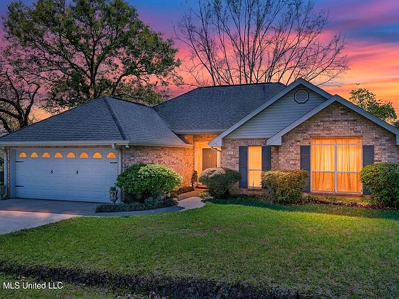 3rd image of 885 Manini Way