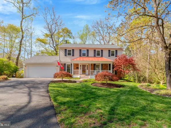 8309 Five Gates Rd, Annandale, VA 22003