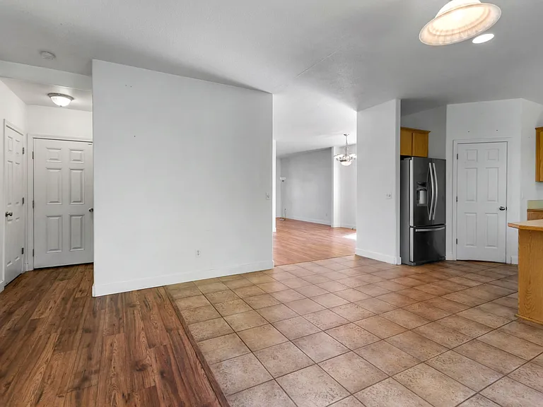 315 S 34th Pl — Photo 26