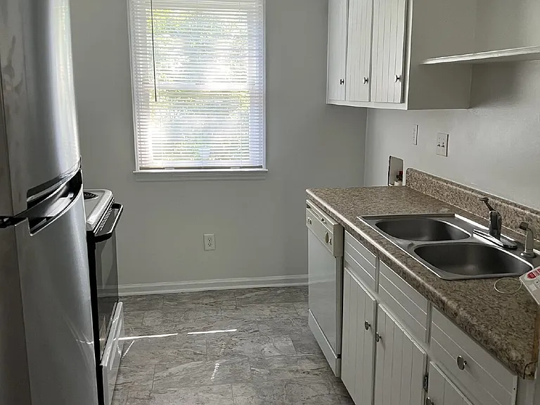 2611 Holton Ave #7 — Photo 25