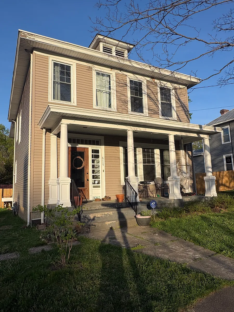 Building Photo - 619 W 26th St