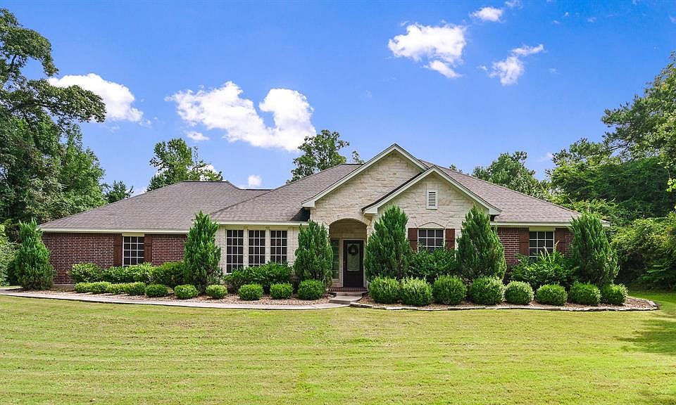 1st image of 422 Trace Way Dr