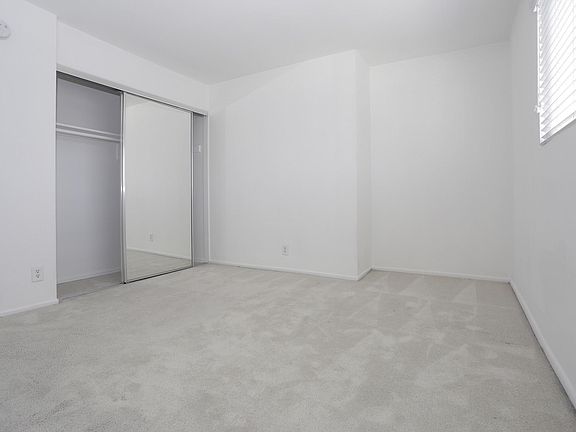 *IMAGES: Model Unit -Vacant units might differ slightly, inquire within for images/video from our manager