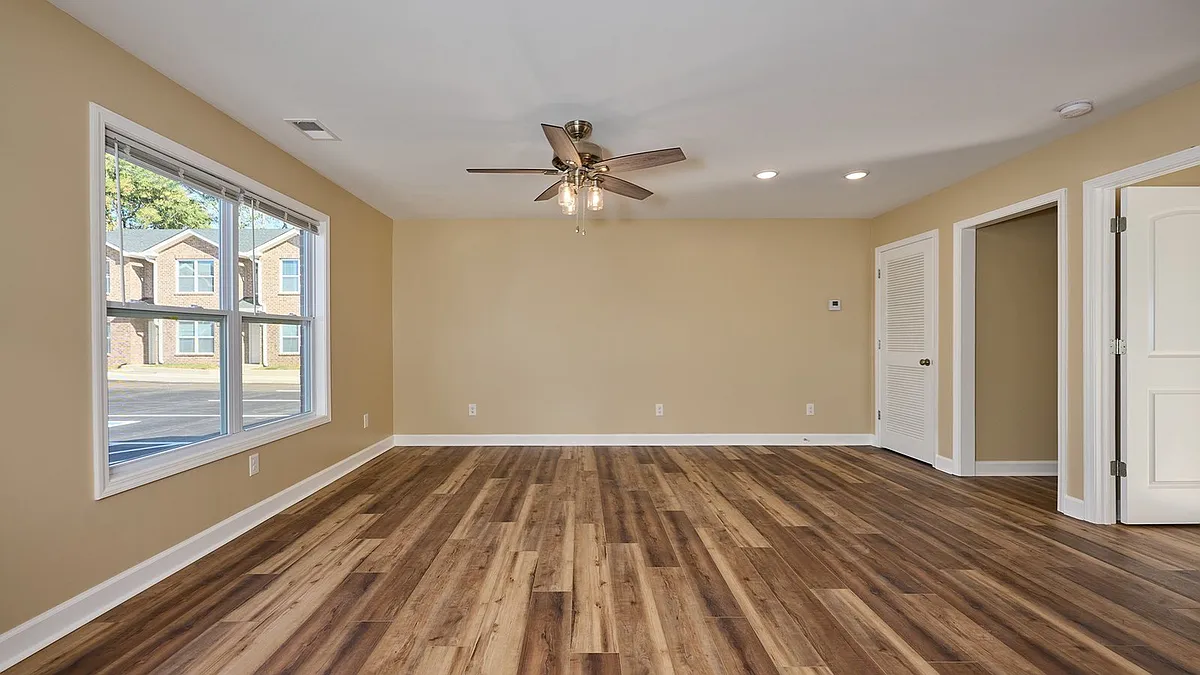 Building Photo - 361 Crescent Dr #12