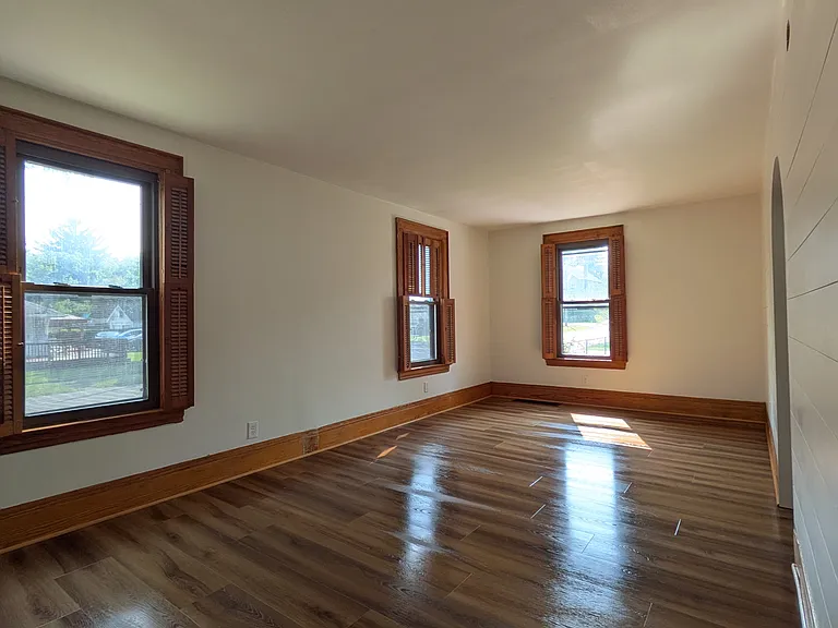 180 S Edwards Ave — Photo 8