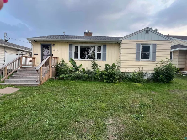 1004 10th St S, Virginia, MN 55792