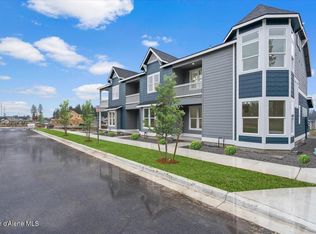 379 E Grosbeak Ave, Hayden Lake, ID 83835