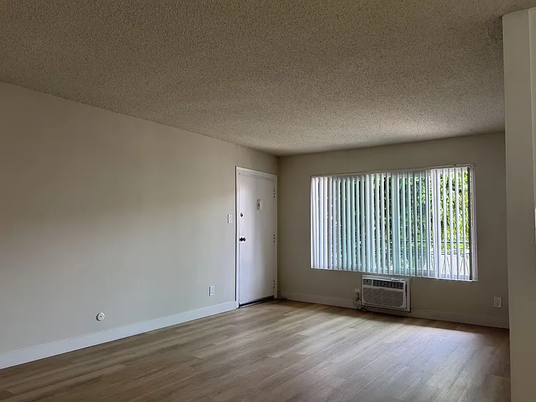 Maison De Michelle Apartments — Photo 14