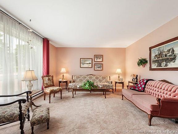 3rd image of 107 Olympic Cres