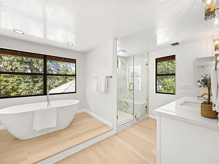 673 S Mentor Ave — Photo 32