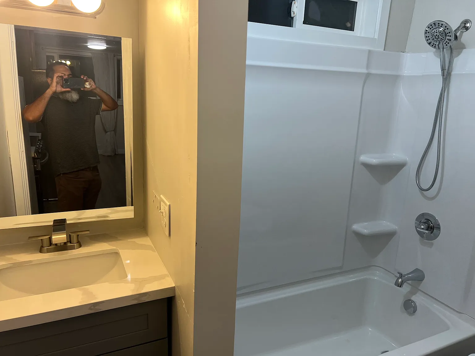 3 bed, 816 sqft, $1,800 — Photo 2