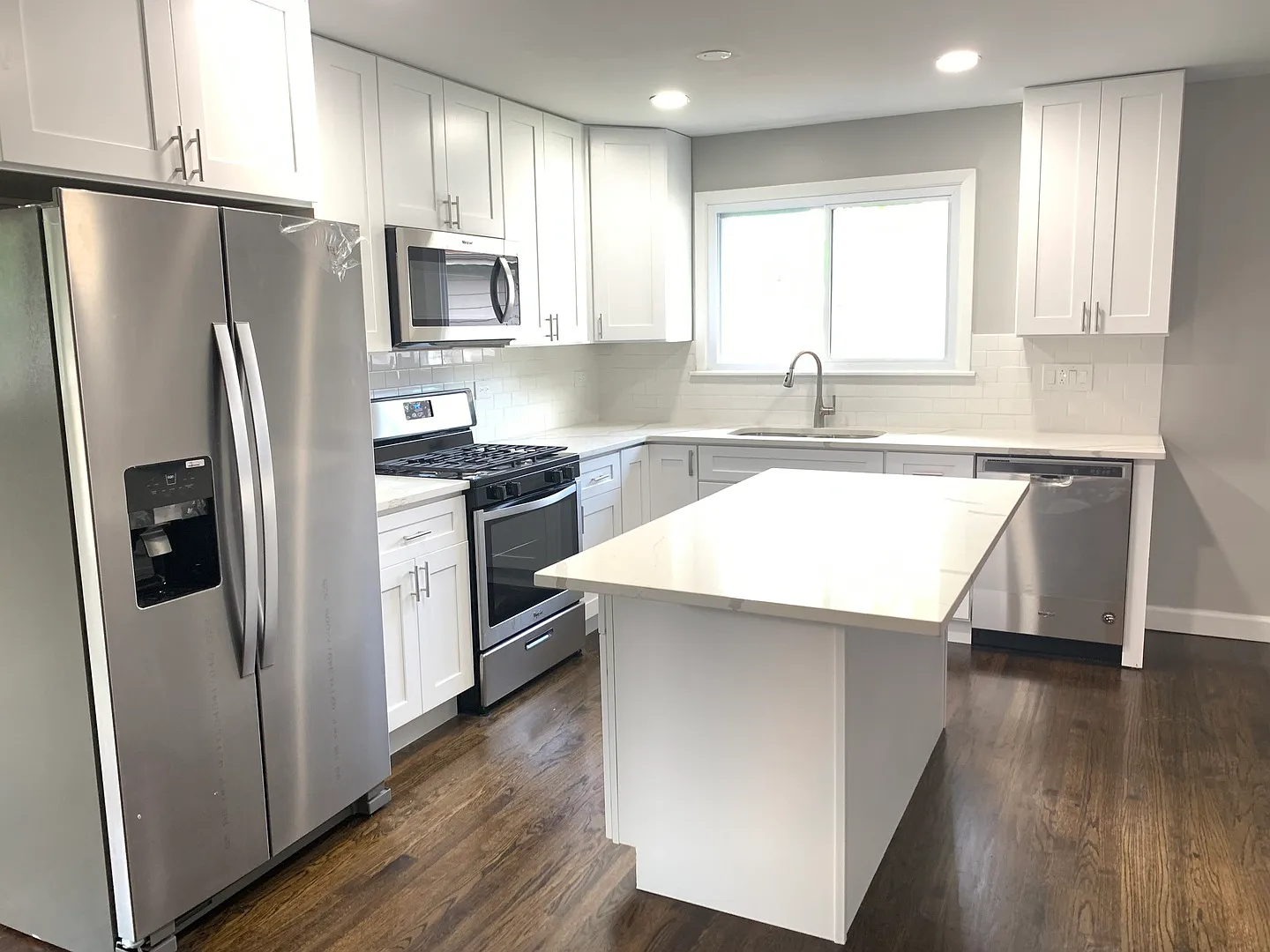 4 bed, 1161 sqft, $3,200 — Photo 3