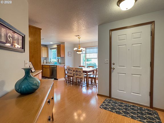 2nd image of 1561 SE 62nd Ave