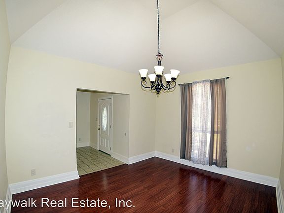 4th image of 17 Danbury Ct
