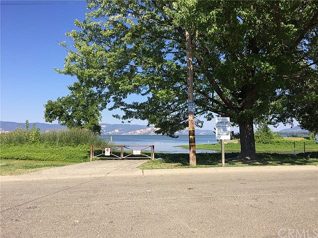 2nd image of 40 Lily Cove Ave