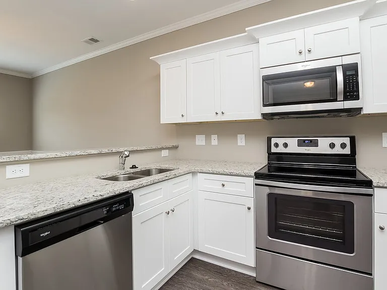 601 Fieldcrest Dr — Photo 8