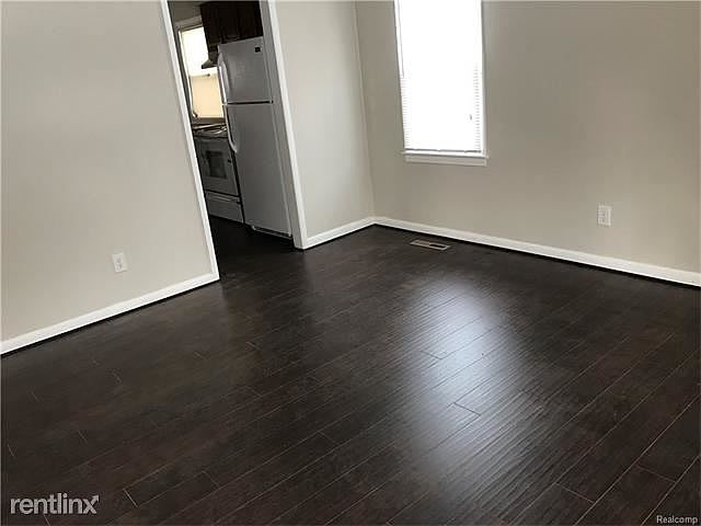 2nd image of 4933 Mayfair St
