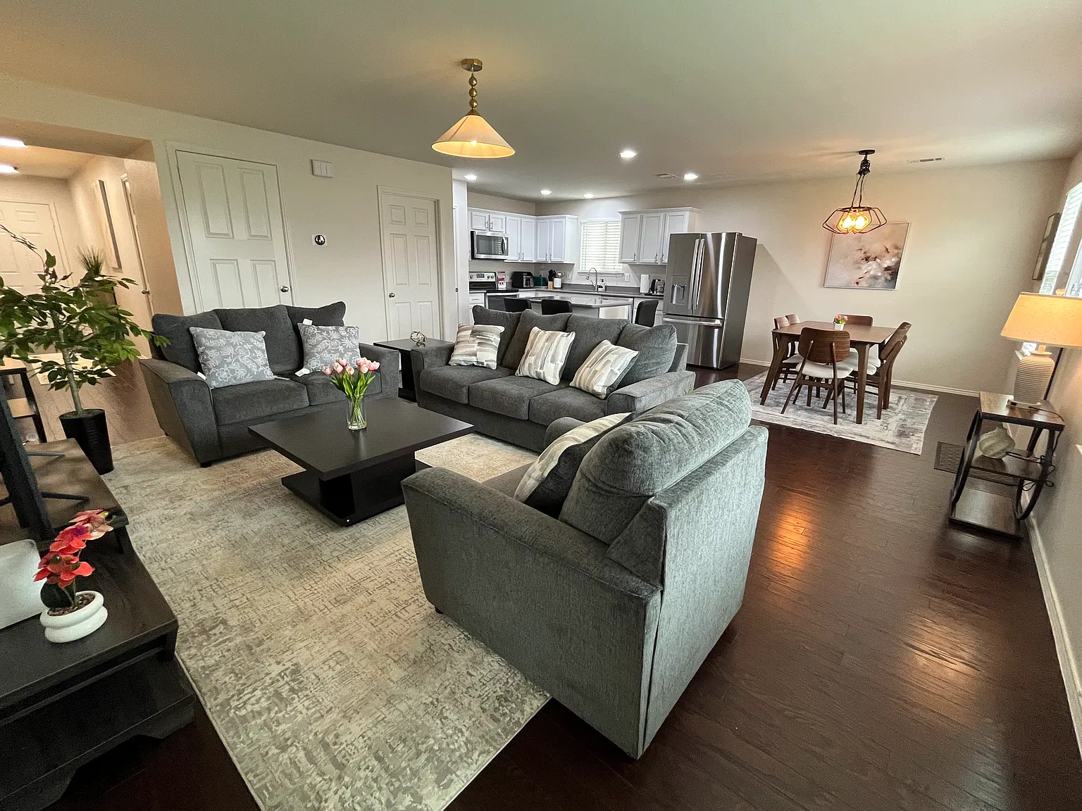 3 bed, 1471 sqft, $2,950 — Photo 2
