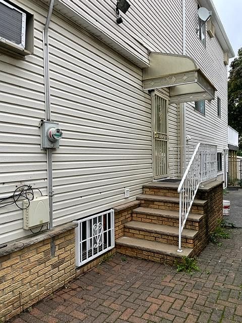 1st image of 37 Livingston Ave Floor 1