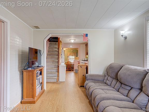 2nd image of 134 Chopin St