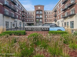10 N Lake St APT 313, Grayslake, IL 60030