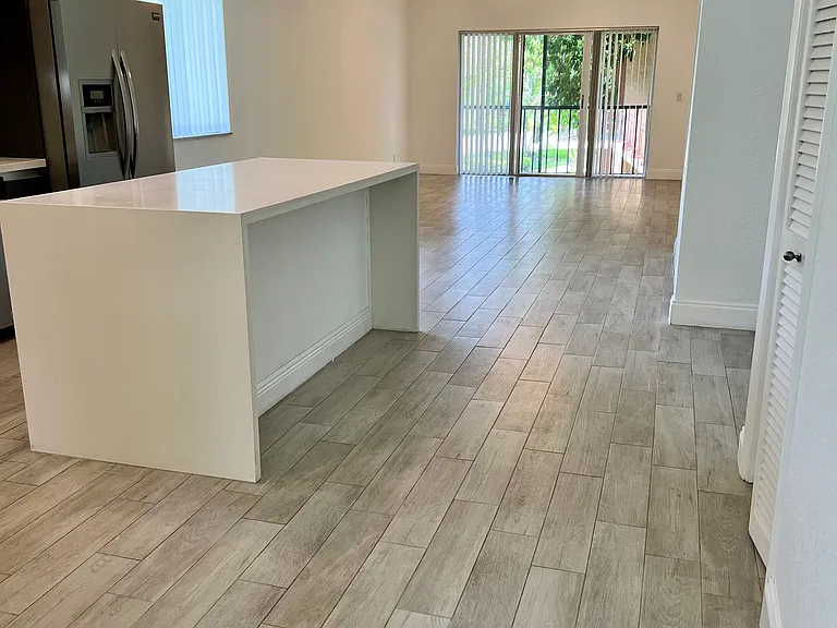 178 Lakeview Dr #201 — Photo 3