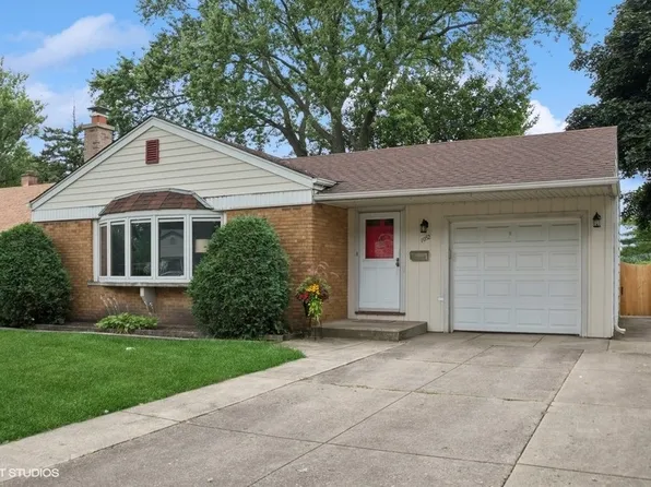 1052 Alfini Dr, Des Plaines, IL 60016