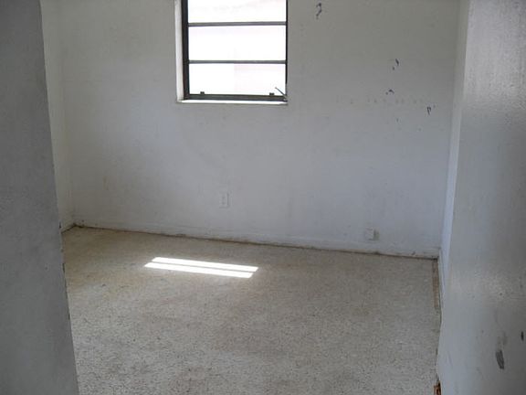 5th image of 18531 NW 10th Ave