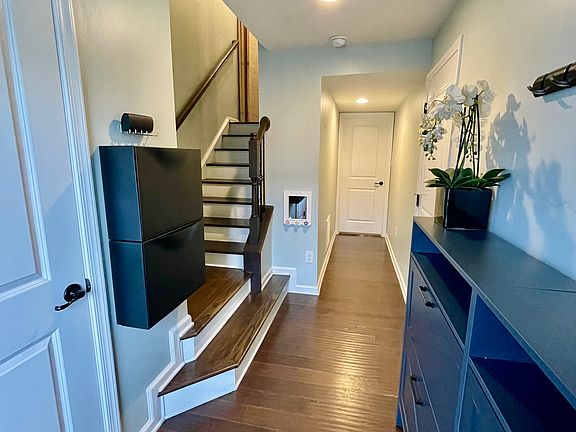 Front entry foyer, leads to 4th bedroom and garage