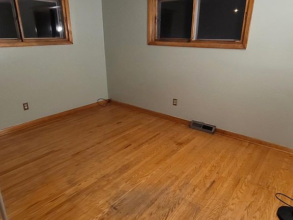 4th image of 11 Fairelm Ln