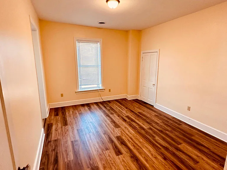 558 Broadway Apt 1 - Spacious Living Room with Large Closet