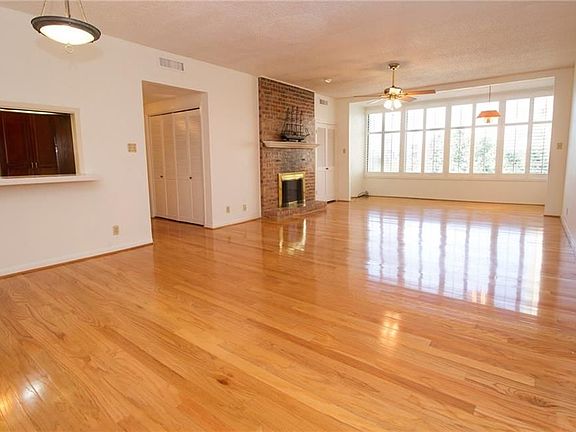 5th image of 6255 W Northwest Hwy APT 302