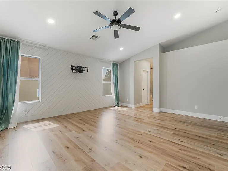 9171 W Viking Rd — Photo 32