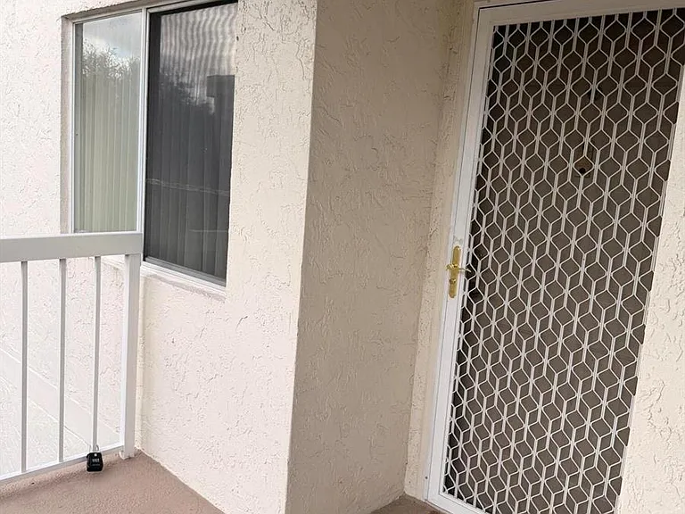 3146 Via Poinciana #301 — Photo 3