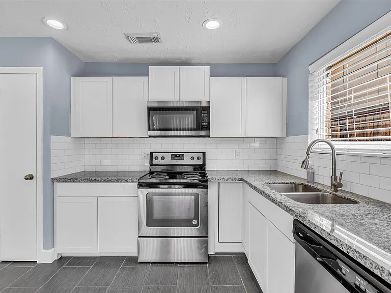 23819 Griffin House Ln — Photo 15