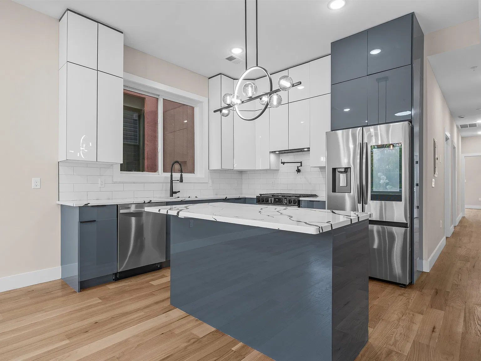 3 bed, 2.0 bath, 1134 sqft, $4,500 — Photo 4