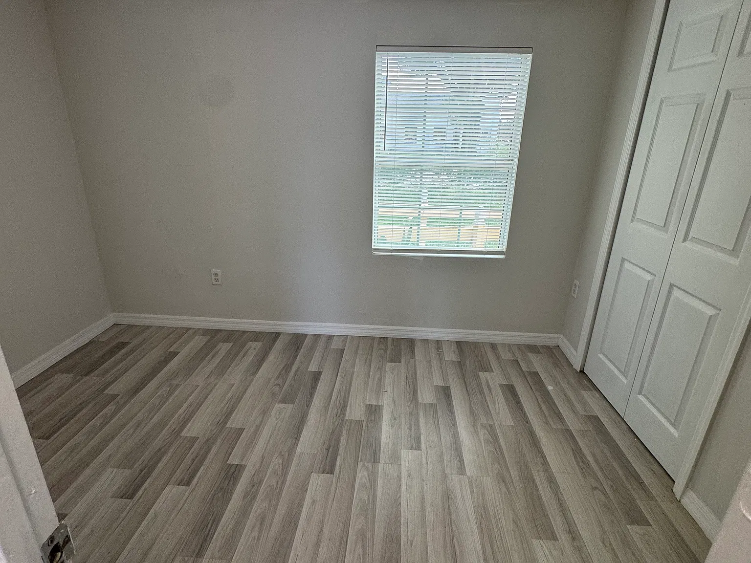 3 bed, 922 sqft, $2,100 — Photo 2