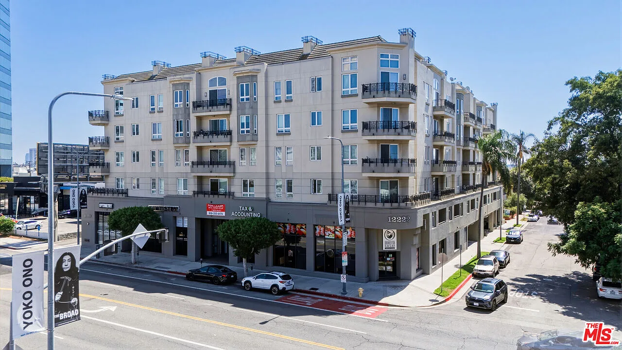 2 bed, 2.0 bath, 881 sqft, $4,000 — Photo 1